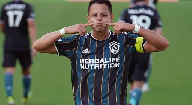 Chicharito Hernández recibe multa por fingir falta ante Houston Dynamo Chicharito Hernández recibe multa por fingir falta ante Houston Dynamo