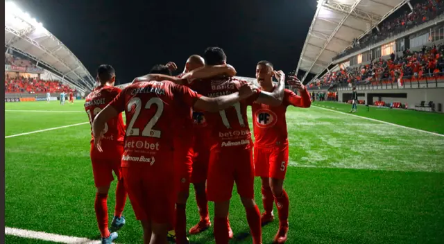 Unión La Calera ganó 2-0 a O'Higgins y quedó a dos puntos de Colo Colo, líder