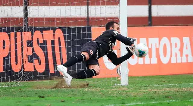 José Carvallo atajó 2 penales, cuando iban ganando 2-0 y 2-1.