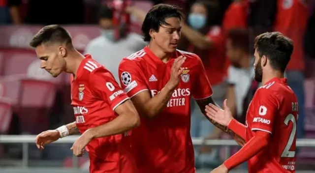 Benfica vs. Barcelona por UEFA Champions League 2021-2022 Benfica vs. Barcelona por UEFA Champions League 2021-2022