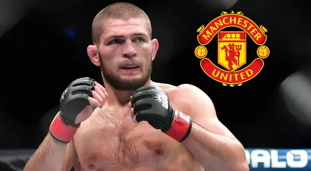 Khabib Nurmagomedov posó con la camiseta del Manchester United. Khabib Nurmagomedov posó con la camiseta del Manchester United.