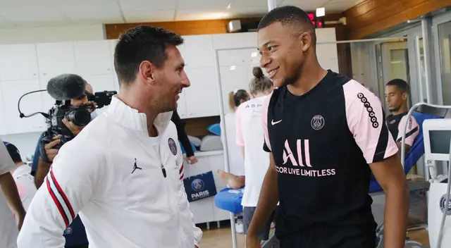 Lionel Messi y Kylian Mbappé comienzan a entenderse en el PSG Lionel Messi y Kylian Mbappé comienzan a entenderse en el PSG