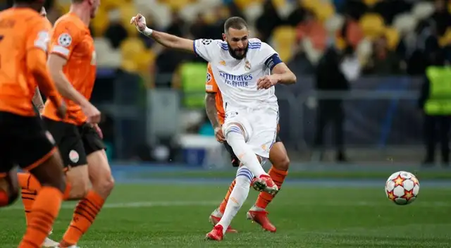 Benzema es cuarto máximo goleador de la historia del Real Madrid