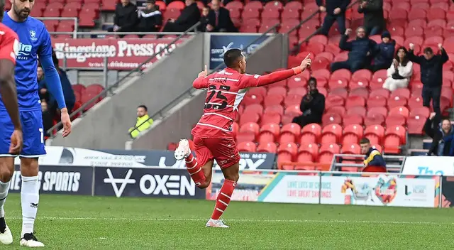 Rodrigo Vilca celebrando su primer gol con Doncaster Rovers Rodrigo Vilca celebrando su primer gol con Doncaster Rovers