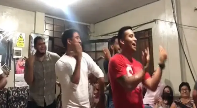 Jóvenes son furor en redes sociales al bailar