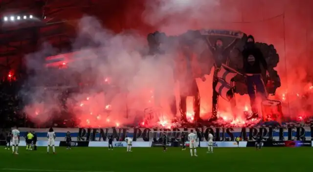 El clásico francés generó problemas en las afueras del Vélodrome El clásico francés generó problemas en las afueras del Vélodrome