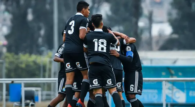 Cristal Sub 18 sigue intratable en la Copa Generación Cristal Sub 18 sigue intratable en la Copa Generación
