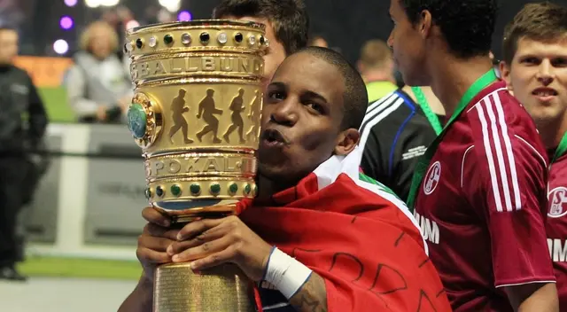 FC Schalke 04 saludó hoy a Jefferson Farfán por su cumpleaños 37