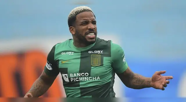 Usuarios critican a Farfán por romper protocolos Usuarios critican a Farfán por romper protocolos