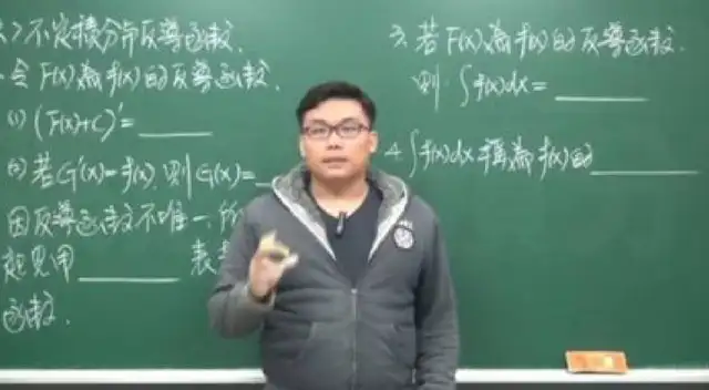 Profesor dicta clases de matemáticas en PorHub