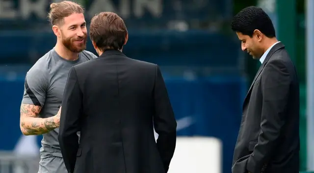Leonardo, de espalda, defendió al central español de 35 años.