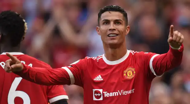 Cristiano Ronaldo fichó por Manchester United hasta el 2023. Cristiano Ronaldo fichó por Manchester United hasta el 2023.