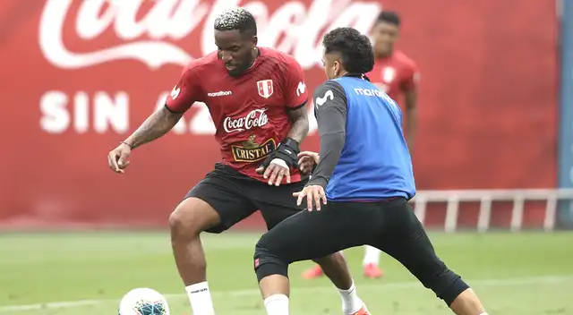 Jefferson Farfán entrena en Videna