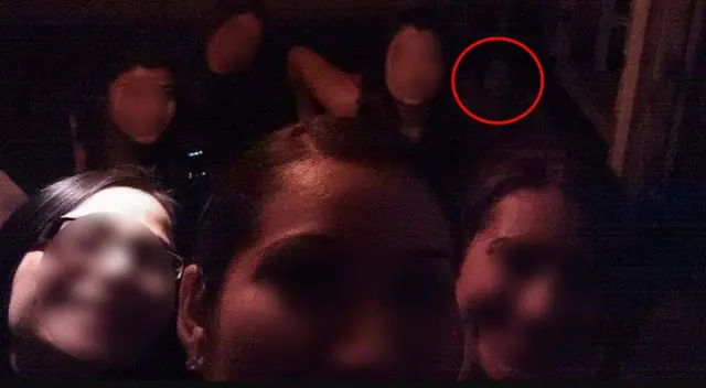 Supuesto fantasma de una niña fue captada en una selfie de amigos