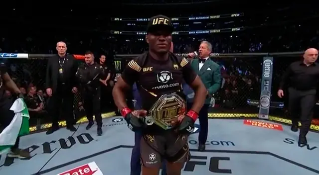 Kamaru Usman retuvo el título