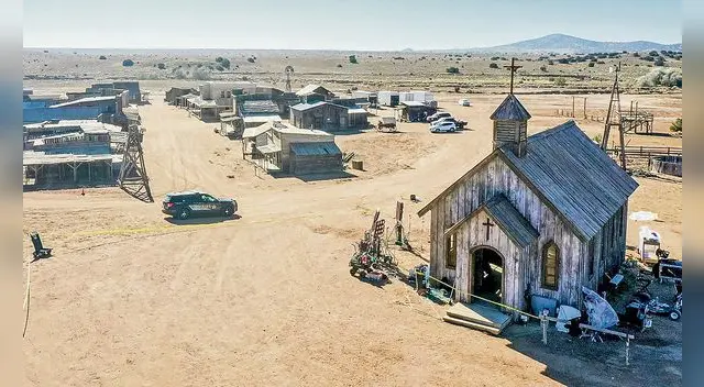 Rodaje. La Policía ha cercado la zona de las grabaciones de Rust. Foto: difusión Rodaje. La Policía ha cercado la zona de las grabaciones de Rust. Foto: difusión