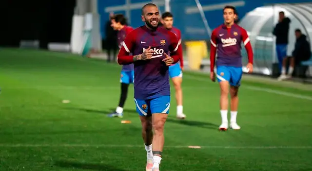 Dani Alves cumplió su primer día de entrenamiento en Barcelona