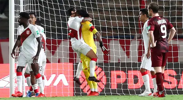 Gianluca Lapadula y Pedro Gallese en un abrazo que conmovió al país Gianluca Lapadula y Pedro Gallese en un abrazo que conmovió al país