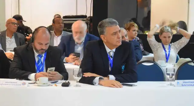 José Quiñones Gonzáles como presidente de la Federación Panamericana de Halterofilia. José Quiñones Gonzáles como presidente de la Federación Panamericana de Halterofilia.