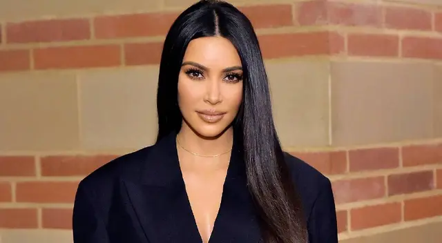 Kim Kardashian presta su avión a equipo de fútbol Kim Kardashian presta su avión a equipo de fútbol