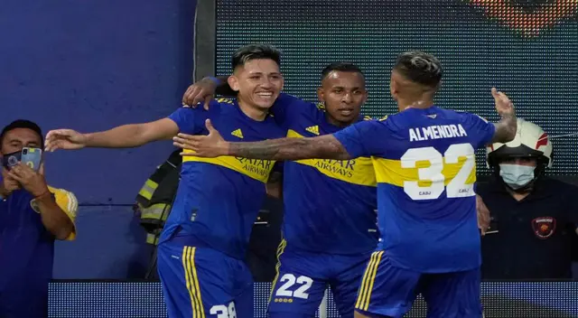 Cardona, la gran figura en la victoria de Boca ante Sarmiento. Cardona, la gran figura en la victoria de Boca ante Sarmiento.