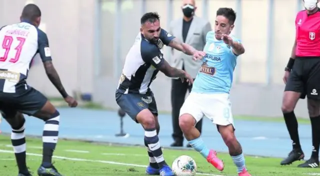 Alianza Lima y Sporting Cristal se ven las caras esta tarde en el Nacional. Alianza Lima y Sporting Cristal se ven las caras esta tarde en el Nacional.