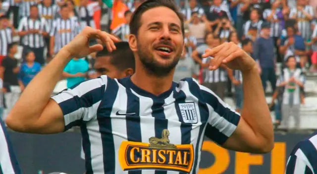 Claudio Pizarro celebró victoria de Alianza Lima sobre Sporting Cristal Claudio Pizarro celebró victoria de Alianza Lima sobre Sporting Cristal
