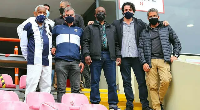 La familia blanquiazul festejó en el Nacional victoria de Alianza Lima.