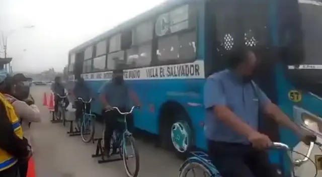 Conductores de El Chino sienten lo que vive un ciclista cuando maneja por la pista Conductores de El Chino sienten lo que vive un ciclista cuando maneja por la pista