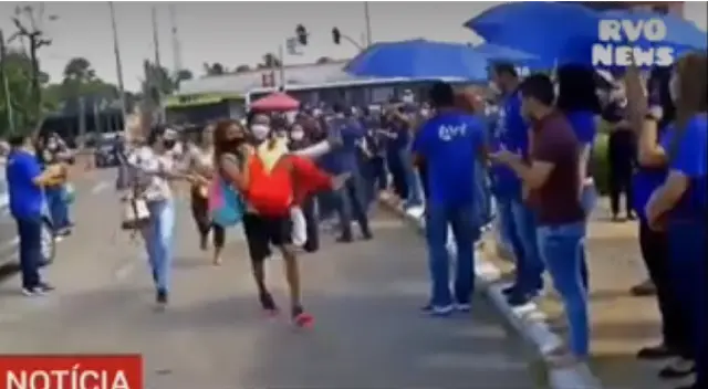 Video de profesor en Brasil es viral en redes sociales. Video de profesor en Brasil es viral en redes sociales.