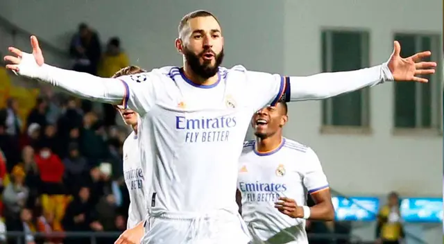 Benzema celebra el tercer gol del Madrid