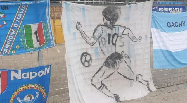 Maradona falleció hace un año, pero su recuerdo sigue vivo Maradona falleció hace un año, pero su recuerdo sigue vivo