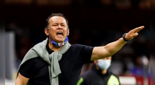 Juan Reynoso dirige al Cruz Azul de la Liga Mx. Foto: EFE