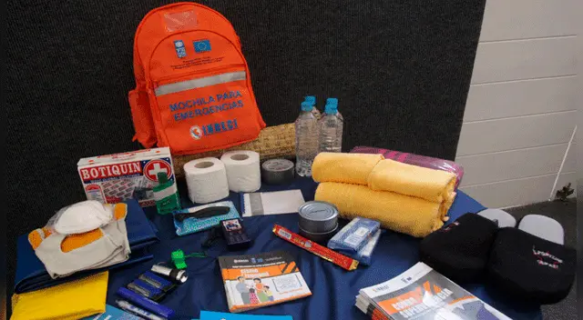 La mochila de emergencia deberá incluir artículos como mascarillas y alcohol