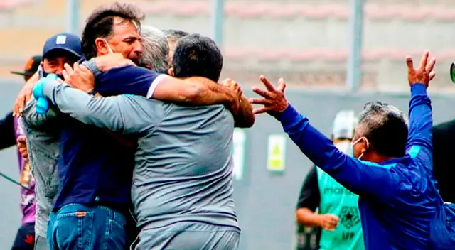 Carlos Bustos le dio el título nacional de la Liga 1 a Alianza Lima y próximo año seguirá como técnico. Carlos Bustos le dio el título nacional de la Liga 1 a Alianza Lima y próximo año seguirá como técnico.