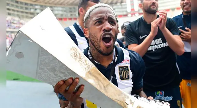 Jefferson Farfán conquistó su cuarto título con Alianza Lima. Foto: Liga de Fútbol Profesional
