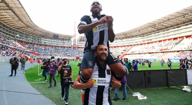 Hernán Barcos cargó en hombros a Jefferson Farfán en la celebración
