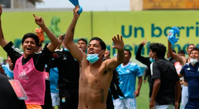 Jugadores de Sporting Cristal Sub 18 celebrando el título