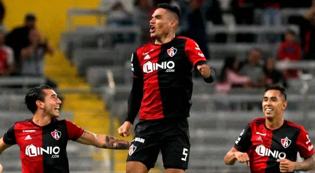 Anderson Santamaría en el once ideal de la Liga MX Anderson Santamaría en el once ideal de la Liga MX