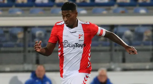 Araujo fue titular en derrota del Emmen