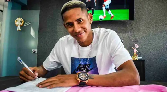 Jhilmar Lobatón hizo divisiones inferiores en Sporting Cristal. Jhilmar Lobatón hizo divisiones inferiores en Sporting Cristal.