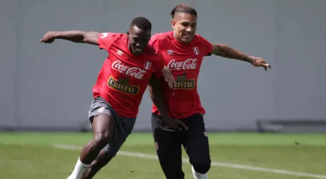 Paolo Guerrero felicitó a Advíncula por ganar la Copa Argentina