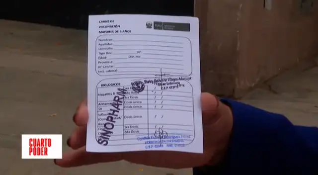 Carné de vacunación falsificado.