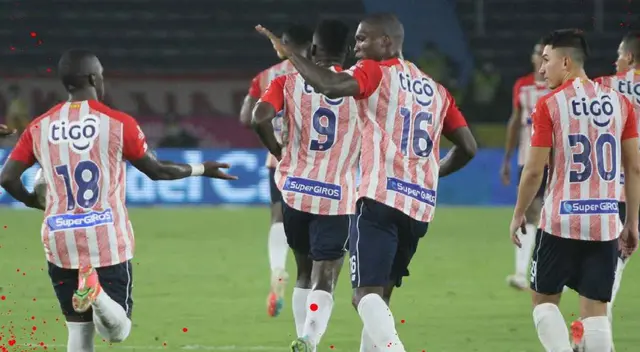 Agónico empate de Junior sobre Atlético Nacional en Colombia