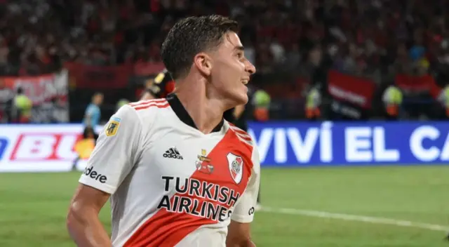 River Plate y Colón se enfrentan por el título Trofeo de Campeones River Plate y Colón se enfrentan por el título Trofeo de Campeones