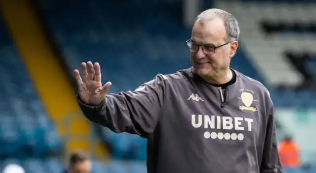 Marcelo Bielsa tras 18 jornadas disputadas ocupa el 16º puesto. Marcelo Bielsa tras 18 jornadas disputadas ocupa el 16º puesto.