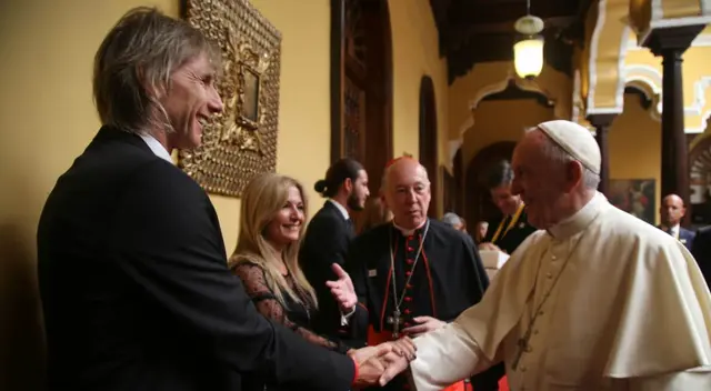 Ricardo Gareca saludó calurosamente al Papa Francisco en Lima Ricardo Gareca saludó calurosamente al Papa Francisco en Lima