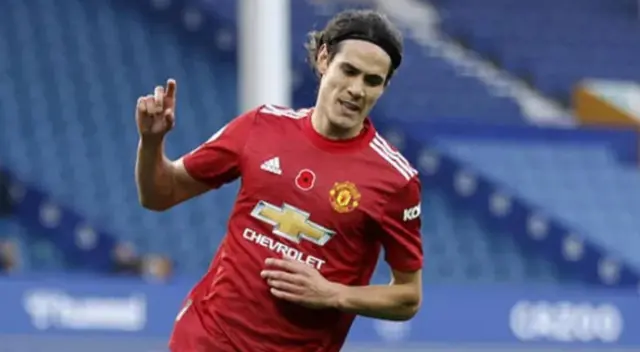 Edinson Cavani en la mira del Barcelona y Sevilla de España.