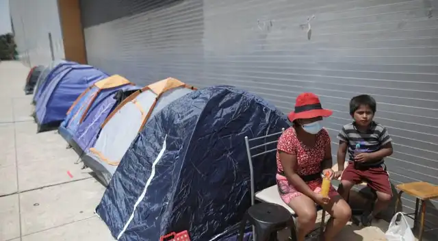 Navidad: decenas de familias pasaran nochebuena afuera del hospital del Niño Navidad: decenas de familias pasaran nochebuena afuera del hospital del Niño