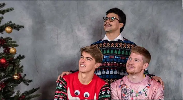 La Selección de Bélgica realizó divertida sesión de fotos por Navidad.